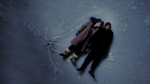 ice kate winslet movies blue hair couple jim carrey lying down eternal sunshine of the spotless mind_wallpaperswa.com_80