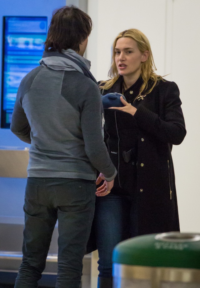 **Exclusive - Preisabsprache** Kate Winslet and husband Ned Rocknroll arrive at Newark Liberty International Airport