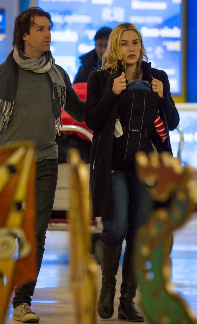 **Exclusive - Preisabsprache** Kate Winslet and husband Ned Rocknroll arrive at Newark Liberty International Airport