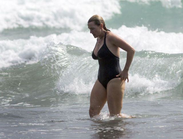 kate-winslet-in-swimsuit-at-a-beach-in-auckland_10