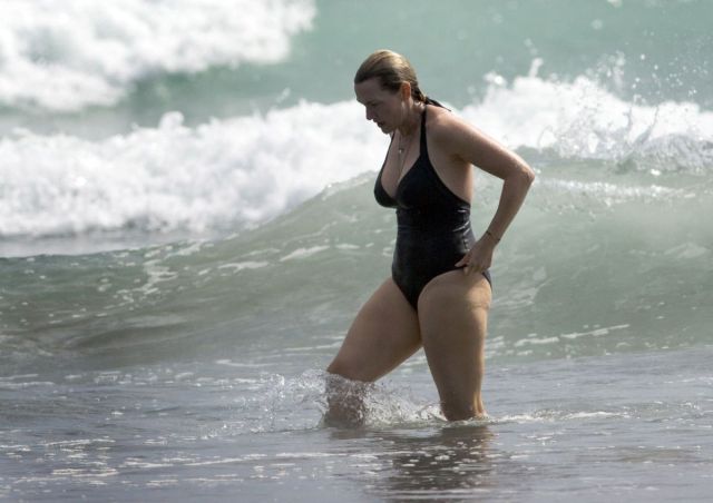 kate-winslet-in-swimsuit-at-a-beach-in-auckland_12