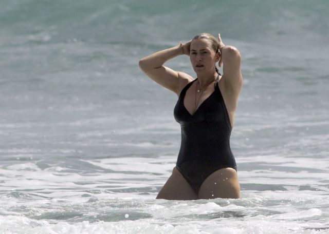 kate-winslet-in-swimsuit-at-a-beach-in-auckland_7