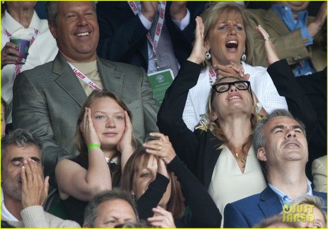 Kate Winslet pictured at the 2015 Men's Singles Final at the All England Lawn Tennis Club in Wimbledon, England on July 12, 2015. Pictured: Kate Winslet Ref: SPL1077633  120715   Picture by: Mirrorpix/Splash News Splash News and Pictures Los Angeles:310-821-2666 New York:	212-619-2666 London:	870-934-2666 photodesk@splashnews.com 